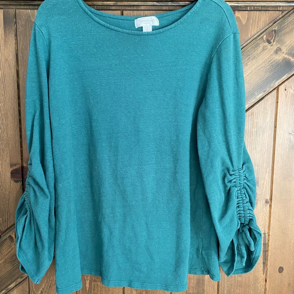 Motherhood Maternity shirt size Medium; ruched  long sleeve